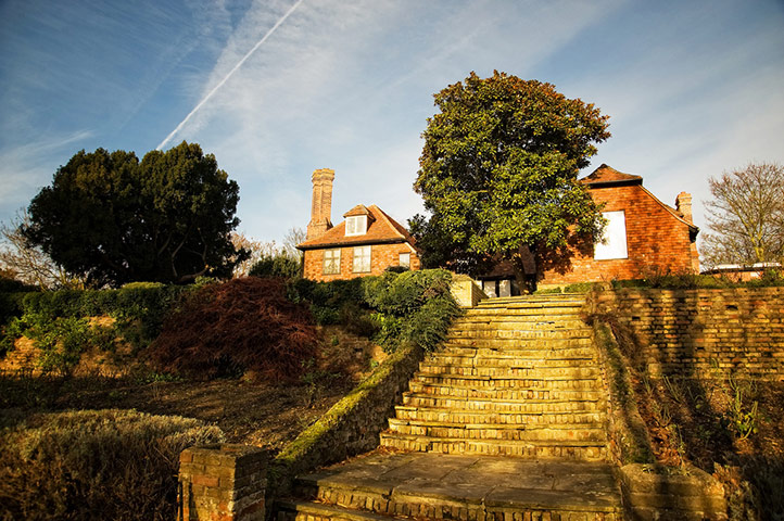 Guardian Camera Club: Louisa Hennessy participates in the photographing your area assignment