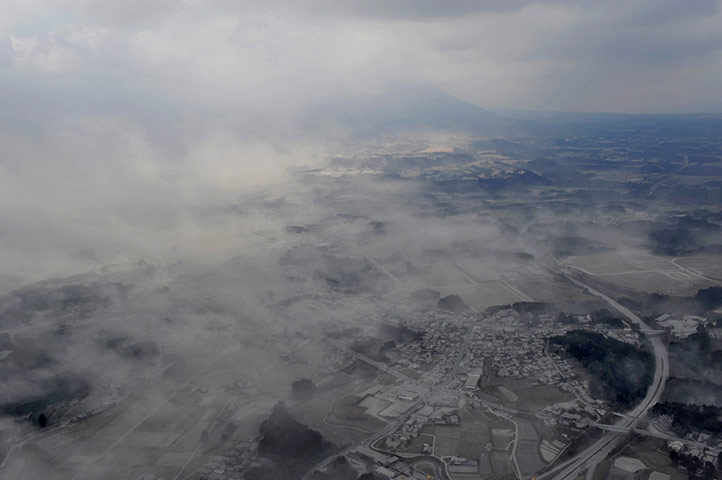 Shinmoedake volcano Japan: Volcanic ashes covering Takaharu town, Japan