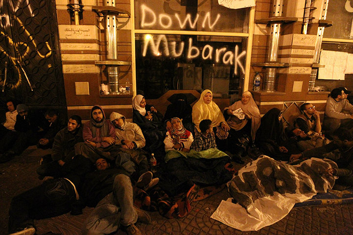 Egypt protests: Egyptians spend the night in Cairo's Tahrir Square