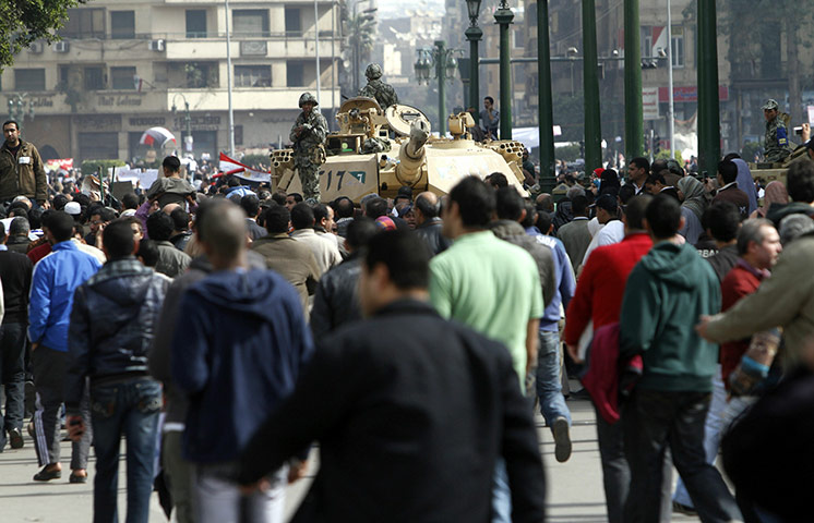 Egypt crisis day 8: Egyptians gather in Cairo's Tahrir Square