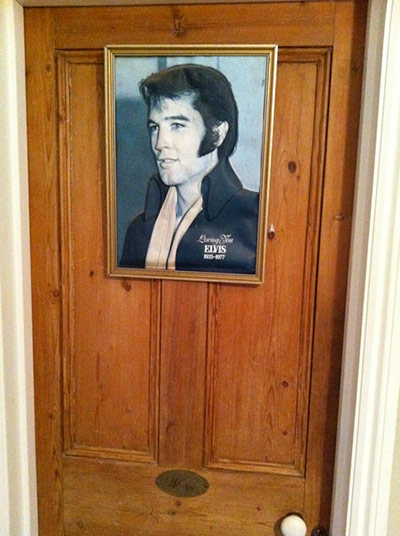 Week in pics: Coombes: 3D Elvis picture