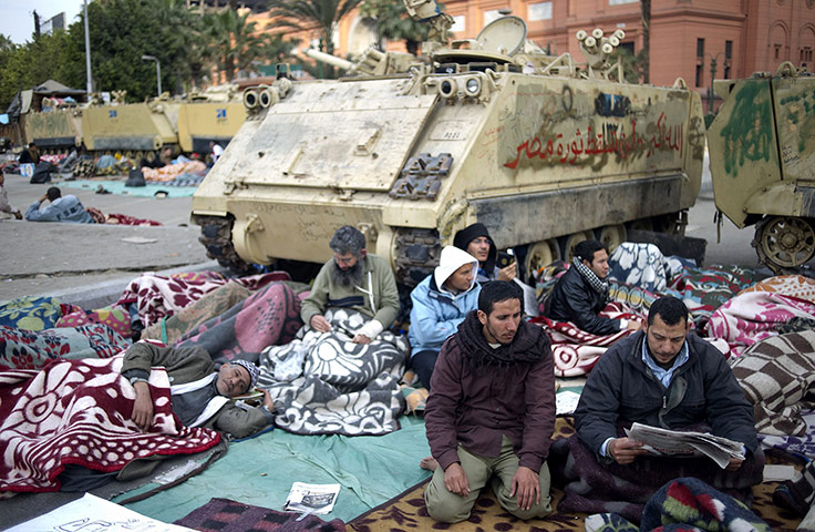 Egypt day 17: Egyptian anti-government demonstrators read newspapers