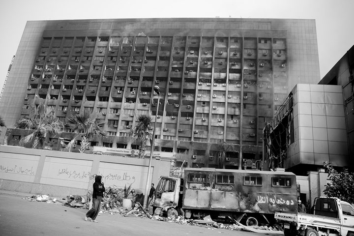 Hossam el-Hamalawy: NDP and Supreme Council of Press burnt down by protesters