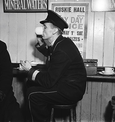 E.O. Hoppé: Drinking tea in the busmans’ canteen