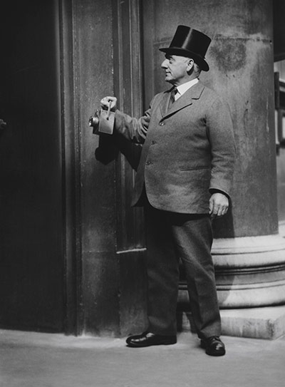 E.O. Hoppé: Nightwatchman, Bank of England, London, 1925