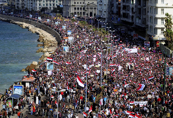 egypt day 18: Egyptian anti-government protesters march along the seafront in Alexandria