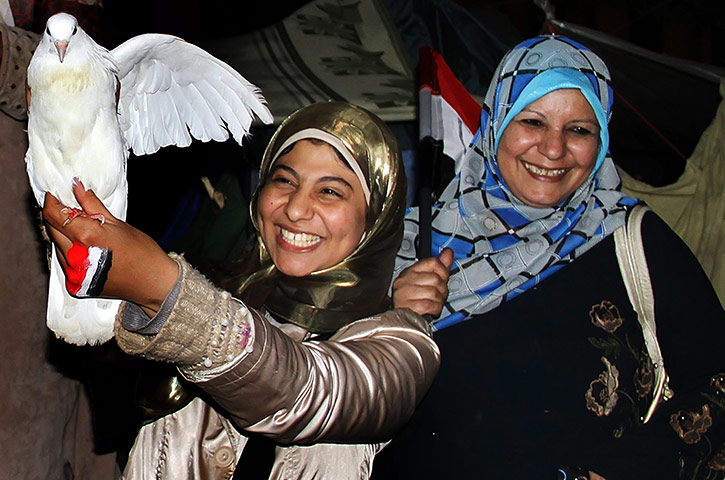 Cairo celebrates : Egyptians celebrate the removal of Mubarak from power