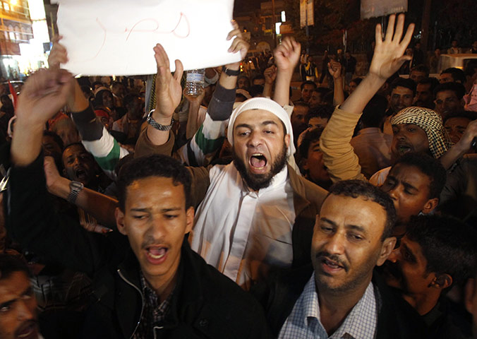 Egypt reaction: Egyptian man living in Yemen and Yemenis shout slogans