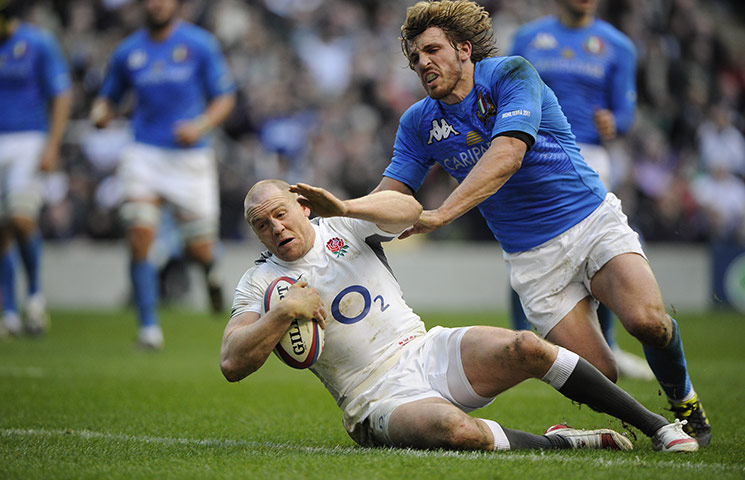 England v Italy: Mike Tindell scores the fourth try
