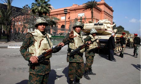 soldiers guard cairo museum