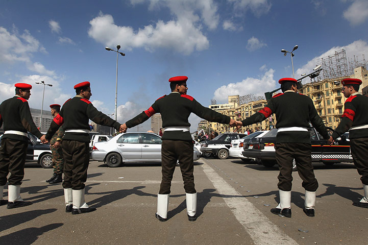 Egypt update: Egyptian army soldiers block pedestrians after opening Tahrir Square