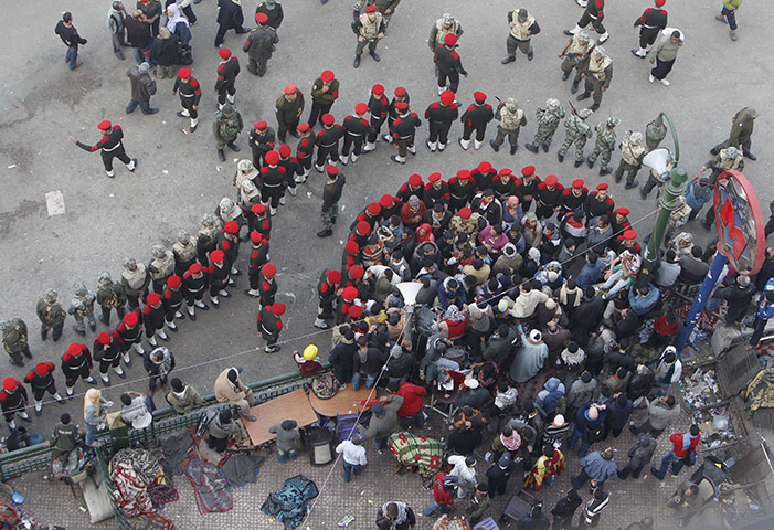 egypt day 21: Military police surround remaining protestors inTahir square
