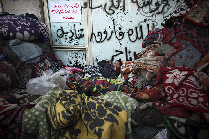 egypt day 21: Protesters wake up after spending the night in Tahrir Square