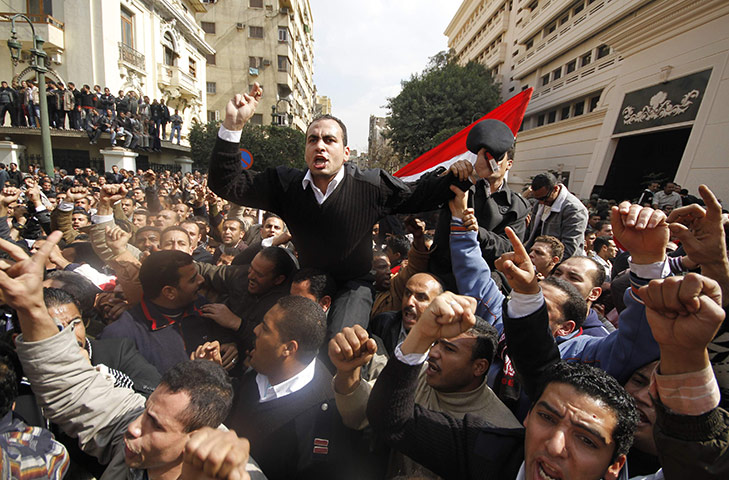 egypt protests day 21: Egyptian policemen take part in a protest 