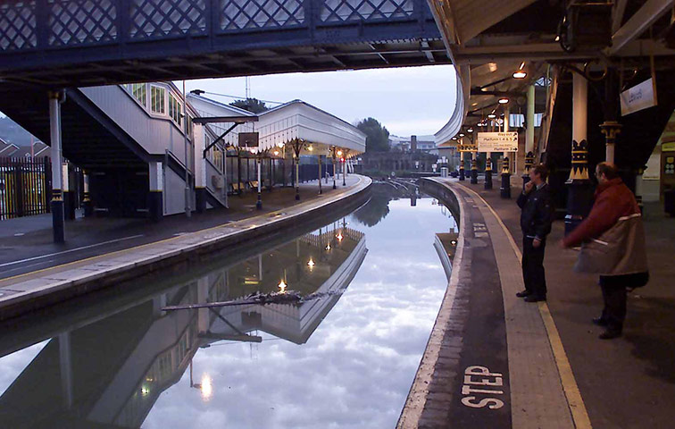 Floods 2000: WEATHER Floods railway