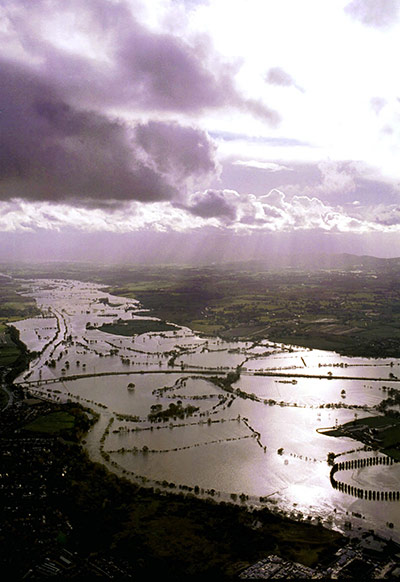 Floods 2000: aerial view of the  flooded banks of the River Severn