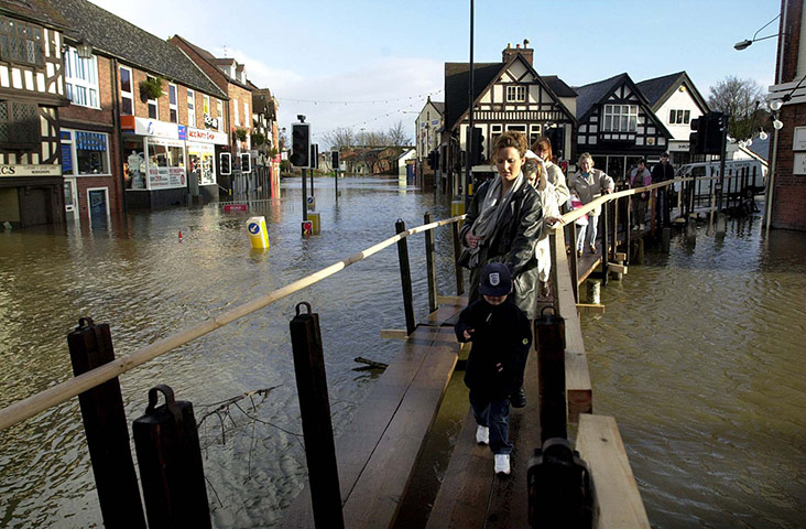 Floods 2000: WEATHER Floots/Shrewsbury 4