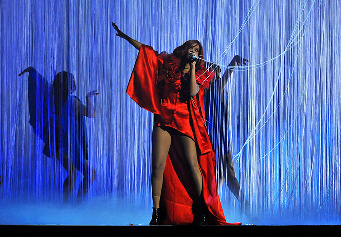 2011 Brit awards arrivals: 2011 Brit awards red carpet