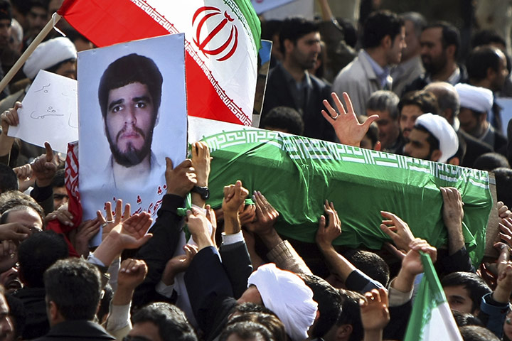 Protests spread: Tehran, Iran: Pro-government Iranians carry the coffin of Sane Jaleh
