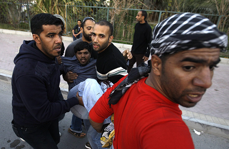 bahrain : wounded demonstrator in Bahrain