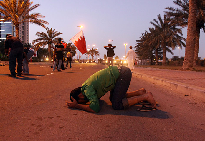 Bahrain Proests: Bahrainians continue in their protest 