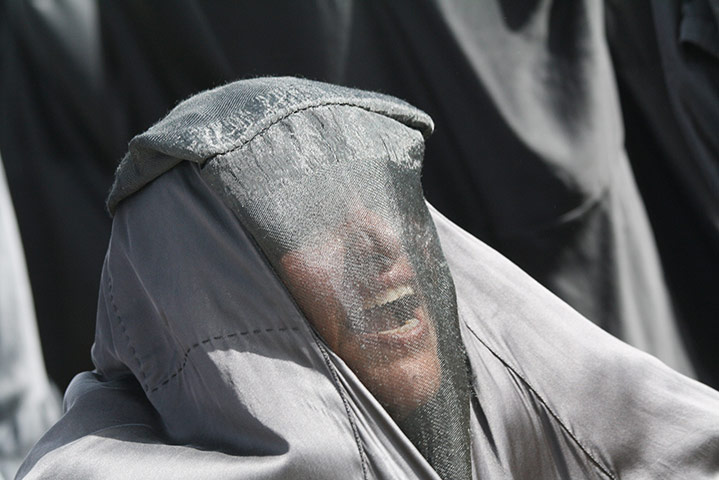 Bahrain Proests: Bahrainians continue in their protest 