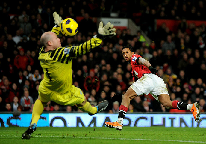 Tuesday Premier League: Brad Friedel saves from Nani
