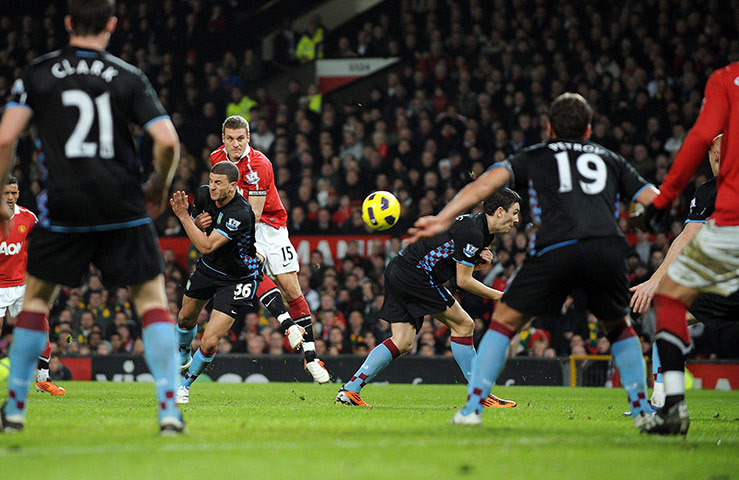 Tuesday Premier League: Vidic scores to make it 3-1 to United