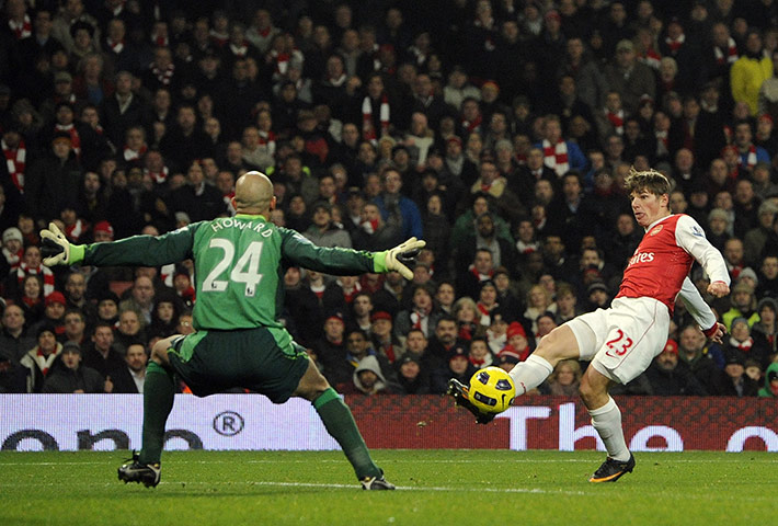 Tuesday Premier League: Andrey Arshavin puts the ball past Tim Howard to make it 1-1