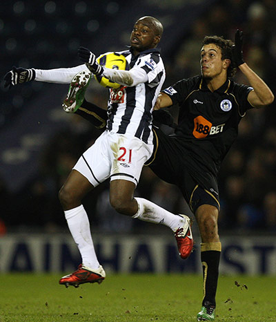 Tuesday Premier League: Wigan's Franco Di Santo & West Brom's Youssouf Mulumbu battle for the ball