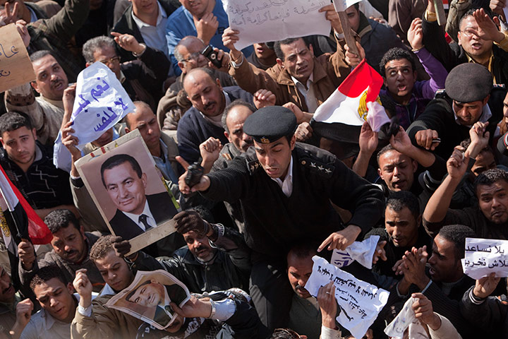 Sean Smith in Cairo: A crowd carry a policeman during a pro-government demonstration, Cairo