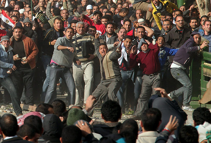 Egypt clashes day 9: Anti-Government Protesters Clash With Pro-Mubarak Demonstrators