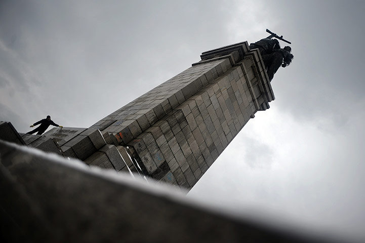 24 hours: Sofia, Bulgaria: Cleaning graffiti on the Monument of the Soviet Army 
