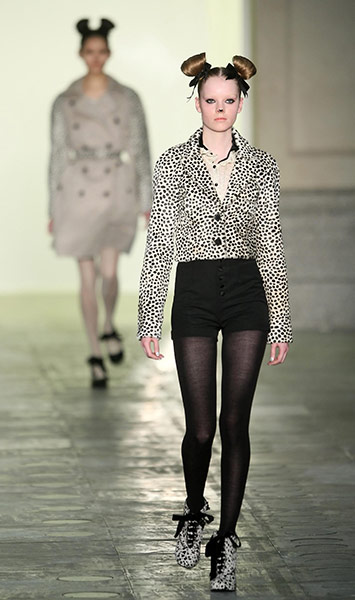 London Fashion Week : Unique Catwalk