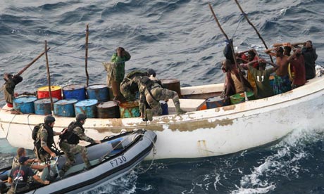 French soldiers arrest suspected pirates off Somalia, 2009