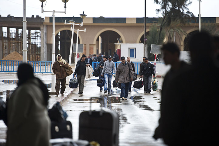 Libya unrest: Tunisians leave Libya at the Ras Jdir border post between Libya and Tunisia
