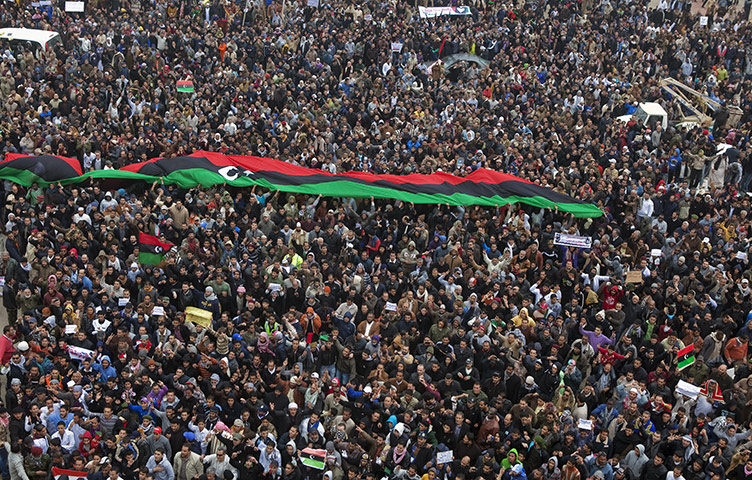 People flee Libya: Protests continue against Gaddafi