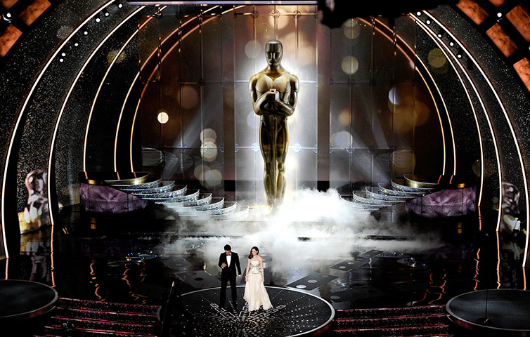 oscars: James Franco and Anne Hathaway