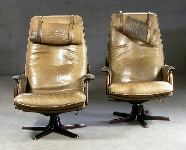 Homes: Spring greens: leather chairs