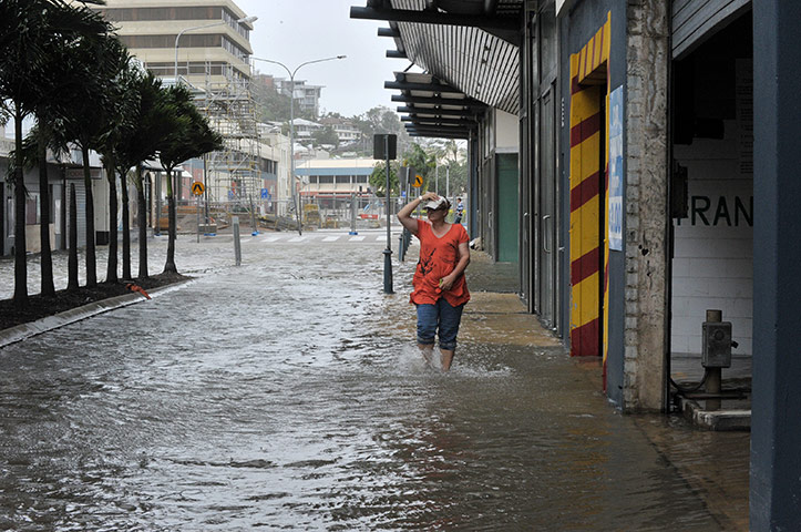 Cyclone Yasi: Tropical cyclone Yasi hits Queensland