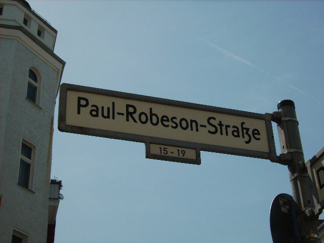 exhibitionist0502: Sonya Dyer