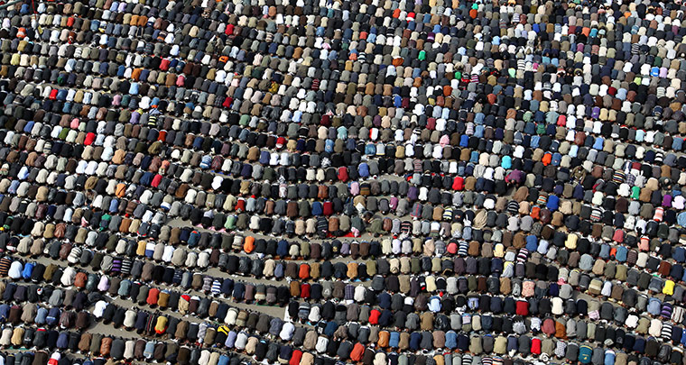Egyptian Protests: Protesters pray during 