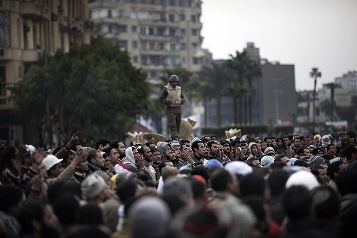 Egypt 05/02: Protesters in Cairo after rumours spread the army was abandoning positions