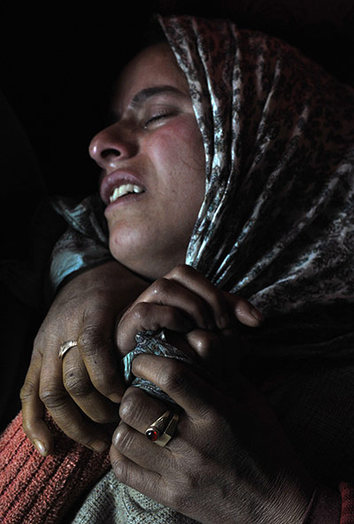 24 Hours: A Kashmiri woman breaks down after seeing the body of 20 year old student