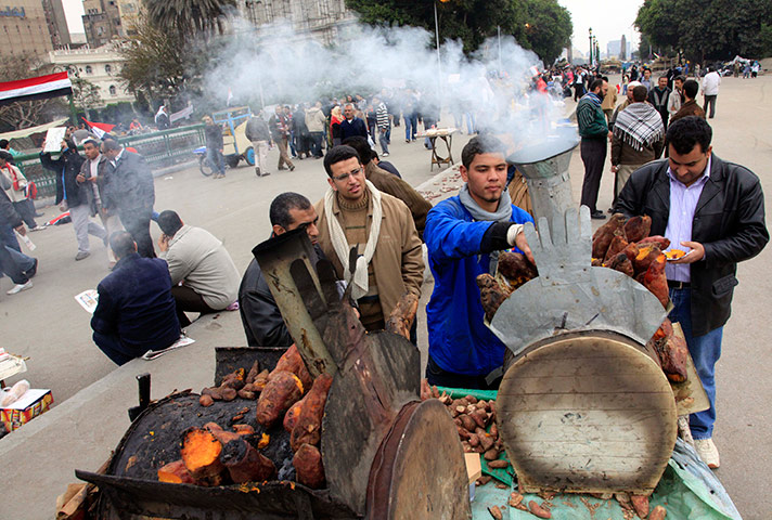 Egypt day 14 update: Anti-government protesters eat traditional 