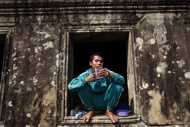 24 hours in pictures: tension on the border between Thailand and Cambodia