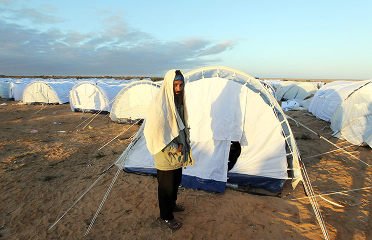 Libya: Egyptian refugees flee Libya