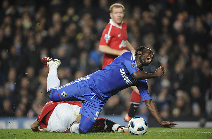 Chelsea v Man United: Essien is fouled by Vidic