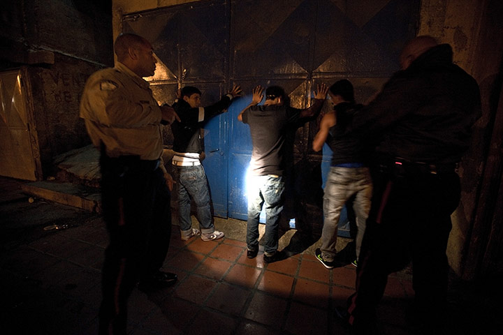 Venezuela Caracas : Caracas, Venezuela. Saturday night police do random stop and search 