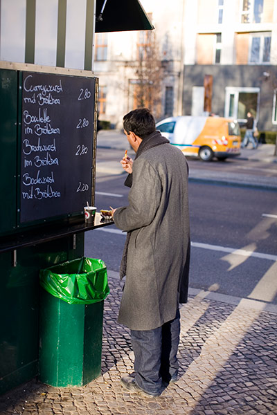 Felix Clay in Berlin: a man eating on a street corner